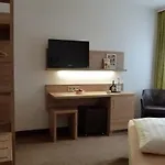 ホテル Hotel-gasthof Zur Sonne 2*